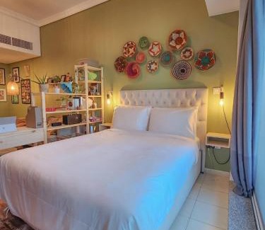 Jumeirah Lake Towers Apartment | Rustic Elegance By The Lake Studio Cabin In Jlt