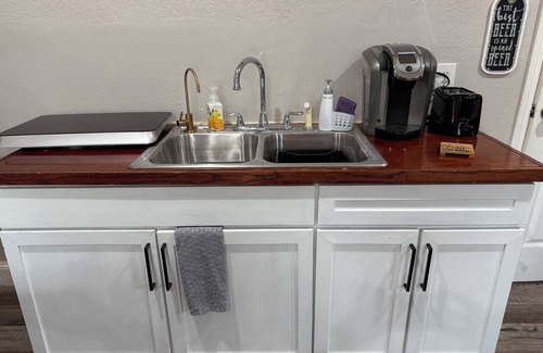 Georgetown Cabin | Rustic Elegance: Experience Comfort and Style in Our Chic Cabin