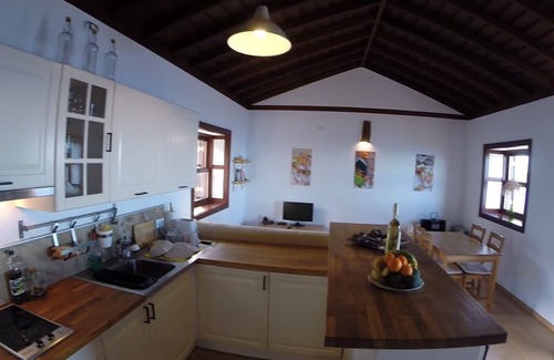 Los Quemados Cabin | RUSTIC HOUSE: MOONLIGHT