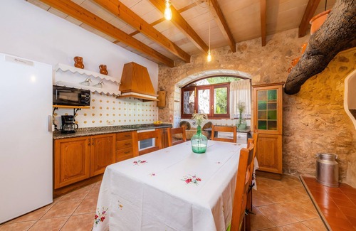 Maria de la Salut Cottage | Rustic farm of the seventeenth century recently restored and very quiet