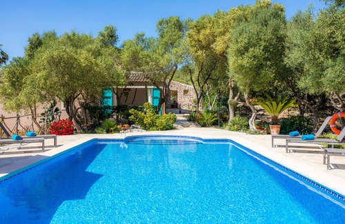 Maria de la Salut Cottage | Rustic farm of the seventeenth century recently restored and very quiet