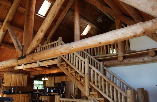 Amherst Junction Cabin | Rustic Full Log Home on quiet Lake Onland - Family and Pet Friendly
