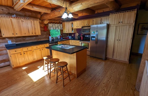 Amherst Junction Cabin | Rustic Full Log Home on quiet Lake Onland - Family and Pet Friendly
