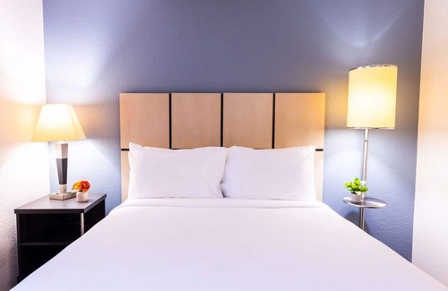 Baymeadows Resort | Rustic Getaway in Jacksonville! 2 Spacious Units, Full Kitchen, Pets Allowed!