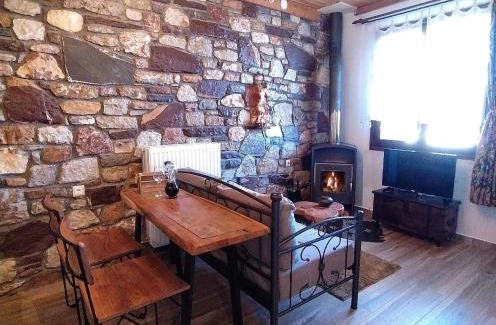 Embonas Apartment | Rustic House