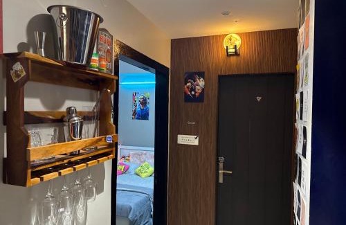 Sualkuchi Apartment | Rustic house