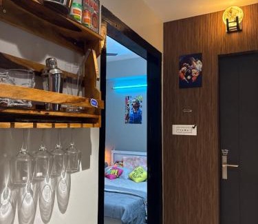 Sualkuchi Apartment | Rustic house