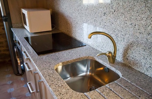 Frije House | Rustic house with private grounds and sea views, located in the Cape Touriñán