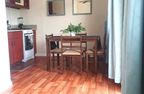 Calabash Bight House | Rustic Island charm on the East End of Roatan where history abounds