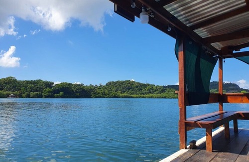 Calabash Bight House | Rustic Island charm on the East End of Roatan where history abounds