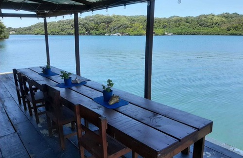 Calabash Bight House | Rustic Island charm on the East End of Roatan where history abounds