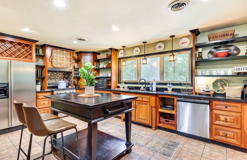 Iuka Cabin | Rustic Iuka Retreat ~ 1/2 Mi to Pickwick Lake!