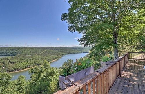 Edgemont House | Rustic Lake-View Home Near Greers Ferry Lake