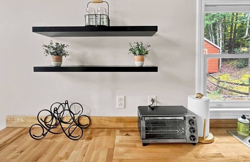 Hickory House | Rustic Lakefront Retreat w/Hot Tub & Pet Friendly