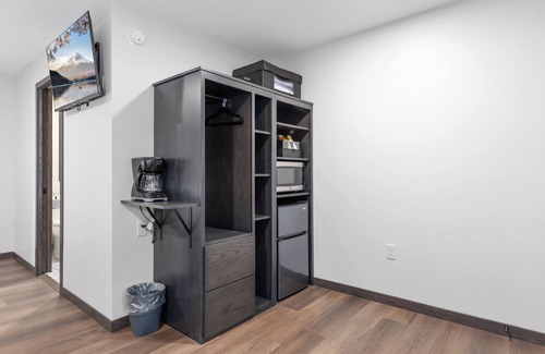 Aitkin Hotel | Rustic Lodge | Riverside | WiFi | Pets OK!