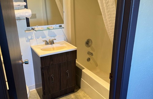 Glasgow Hotel | Rustic Lodge