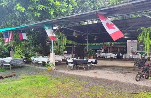 Parrita Cabin | Rustic log cabin