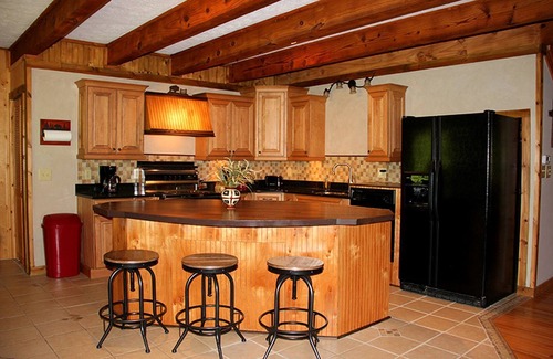 Clyde Cabin | Rustic Log Cabin Rental with a Hot Tub near Asheville, North Carolina