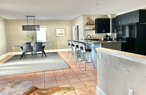 Billings House | Rustic Modern secluded home minutes from Billings shopping and restaurants