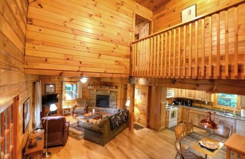 Bryson City Cabin | Rustic Moonshiner's Hideaway Cabin Near Bryson City and NOC