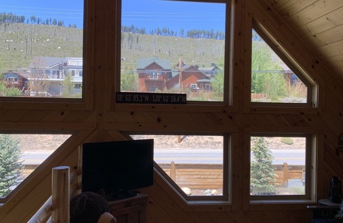 Mountain View Estates Cabin | Rustic Mountain Retreat