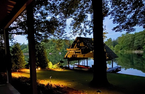 Mountain Rest Cabin | Rustic Mountain Lake Cabin - Pet Friendly, Playstation 5, Fast Internet, Dock