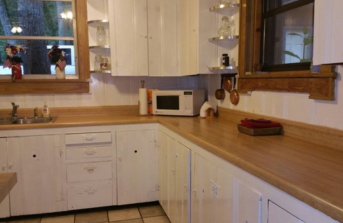 Groveoak Cottage | Rustic Mountain Lakefront Cottage