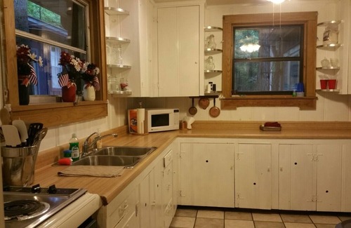 Groveoak Cottage | Rustic Mountain Lakefront Cottage