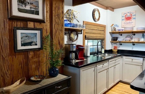 Inglis House | Rustic newly remodeled River House on working fish house property . Gulf access