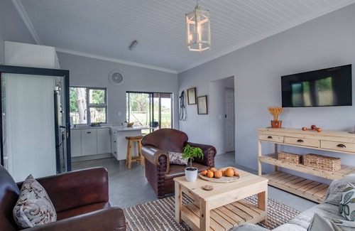 Rheenendal Cottage | Rustic Reins, charming 2 bedroom cottage with WiFi in Rheenendal