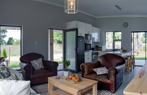 Rheenendal Cottage | Rustic Reins, charming 2 bedroom cottage with WiFi in Rheenendal