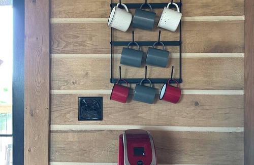 Wakenda Cabin | Rustic Retreat - Quiet Cabin on Scenic Countryside