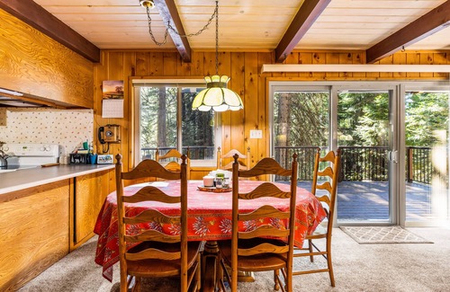 Dorrington Cabin | Rustic retreat with stunning mountain views - deck, WiFi, woodstove, & W/D
