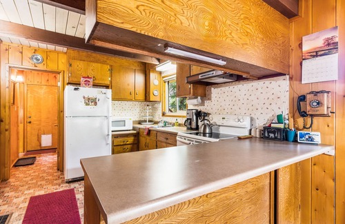 Dorrington Cabin | Rustic retreat with stunning mountain views - deck, WiFi, woodstove, & W/D