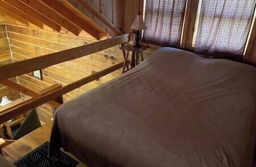 Savanna Cabin | Rustic River Cabin 10