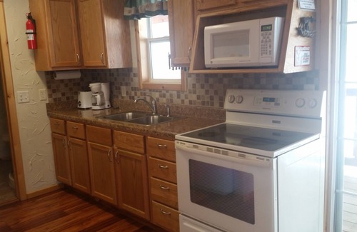 Custer Cabin | Rustic Rock Haven - Horses Welcome