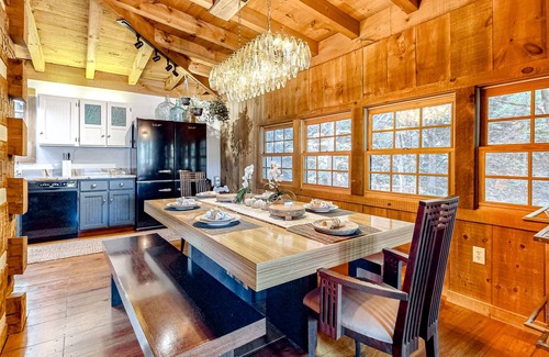 Seymour Cabin | Rustic secluded cabin with fireplace, deck, firepit, grill, mtn views - dogs OK