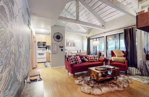 Majestic Pines Condo | Rustic & Spacious Mountain Cabin, Private Washer/Dryer, Secluded & Quiet