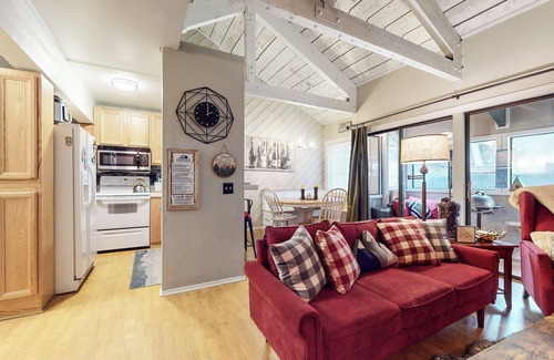 Majestic Pines Condo | Rustic & Spacious Mountain Cabin, Private Washer/Dryer, Secluded & Quiet