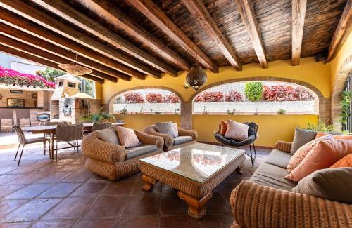 Torrequebrada Villa | Rustic Spanish Villa Saltwater Pool