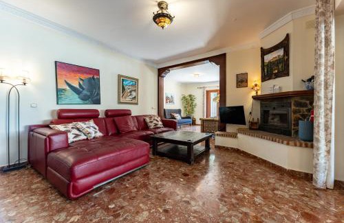 Torrequebrada Villa | Rustic Spanish Villa Saltwater Pool