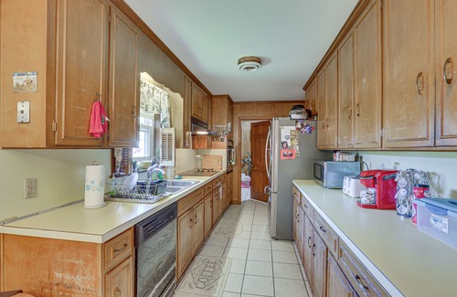 Thomasville Cottage | Rustic Thomasville Home w/Deck: 2 Mi to Downtown!