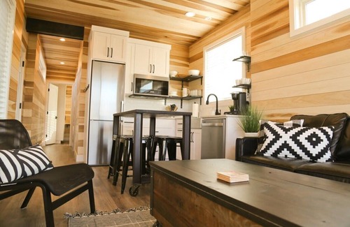 Escalante Apartment | Rustic Tiny Home Near Grand Staircase–Sleeps 6
