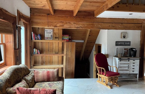 Bridgeport Cabin | Rustic & unique mountain top cabin with outdoor pavilion, perfect for a getaway.