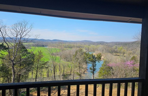 Pocahontas Cabin | Rustic Vibes