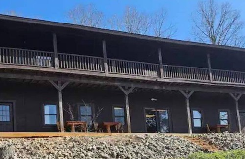 Pocahontas Cabin | Rustic Vibes