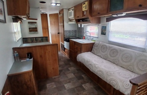 Mayo House | RV with 1full bed 2twin beds and AC WiFi smart TV bathroom outdoor shower house