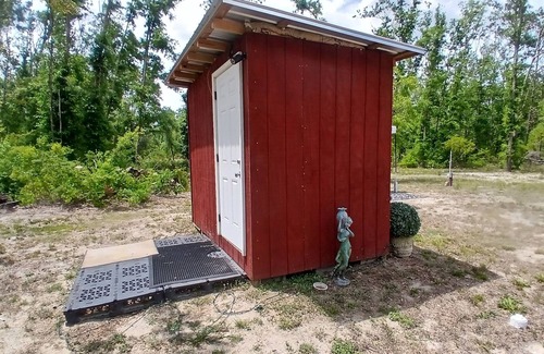 Mayo House | RV with 1full bed 2twin beds and AC WiFi smart TV bathroom outdoor shower house