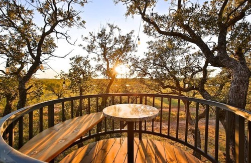 Baird House | Ryders Treehouse is the ultimate couples romantic private ranch stay!