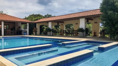 Quadra House | Sítio com Piscina e Área de Lazer Completa